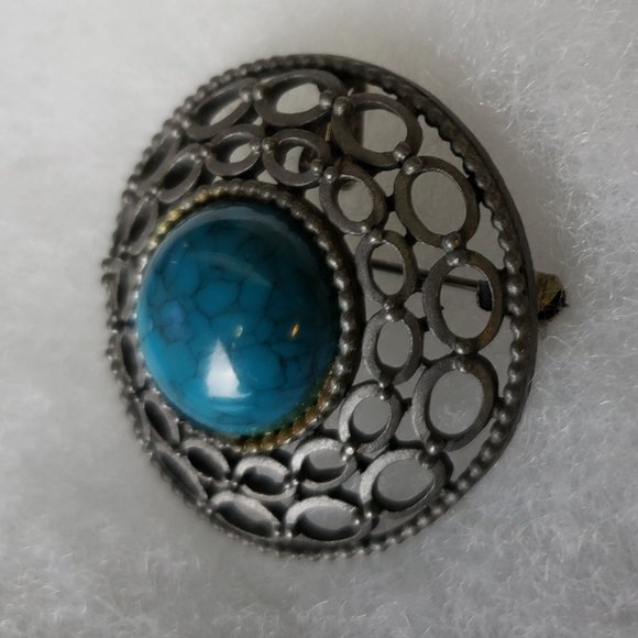 2/10$ Marked Celebrity round shield shape brooch/pendant - Picture 2 of 4